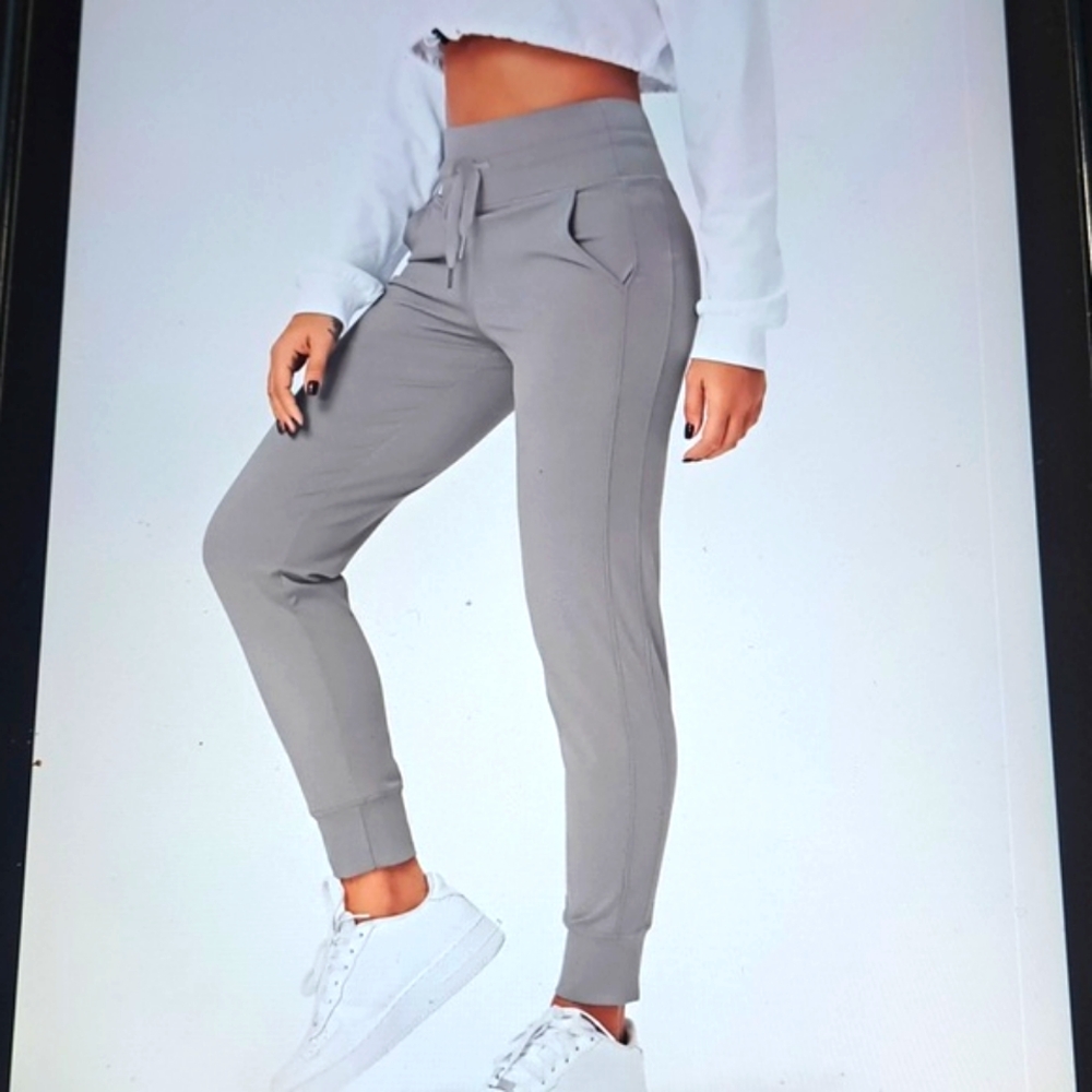 SMALL.  HALARA SOFTLY ZERO COOL TOUCH JOGGERS